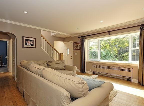 3rd image of 143 Amsterdam Ave