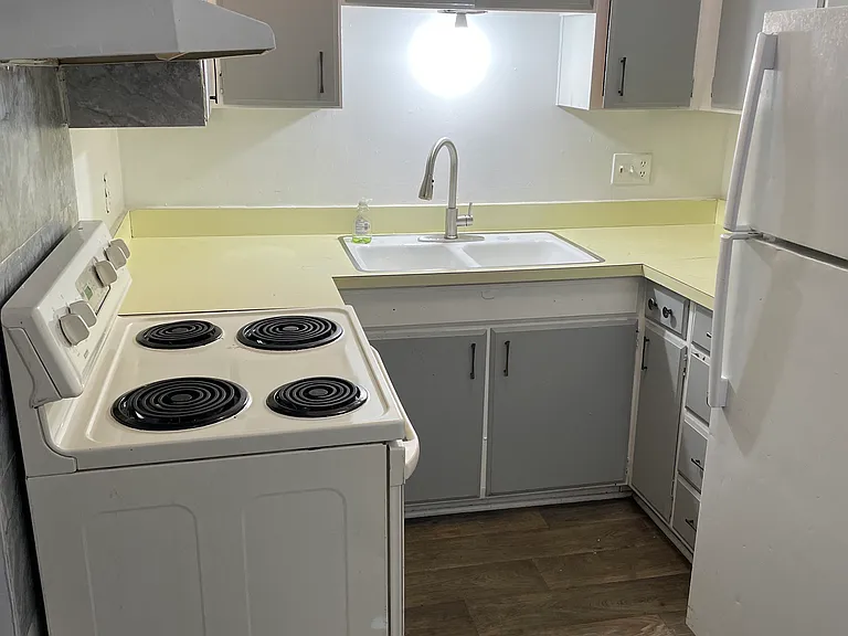 929 W Genesee St #2 — Photo 5