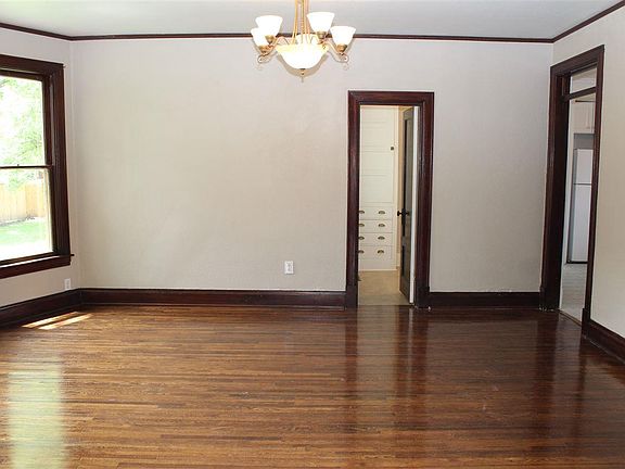 5th image of 410 S Ash St