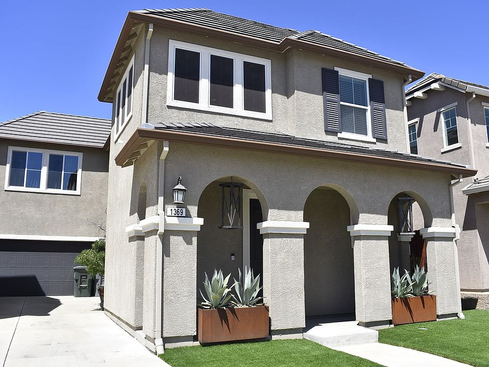 1st image of 1369 Larkspur Dr