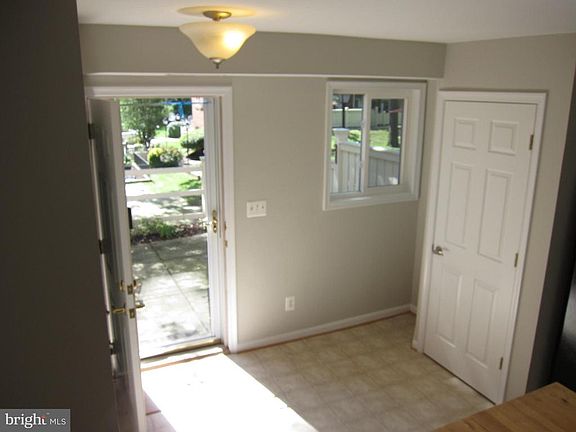 4th image of 1589 N Van Dorn St #A