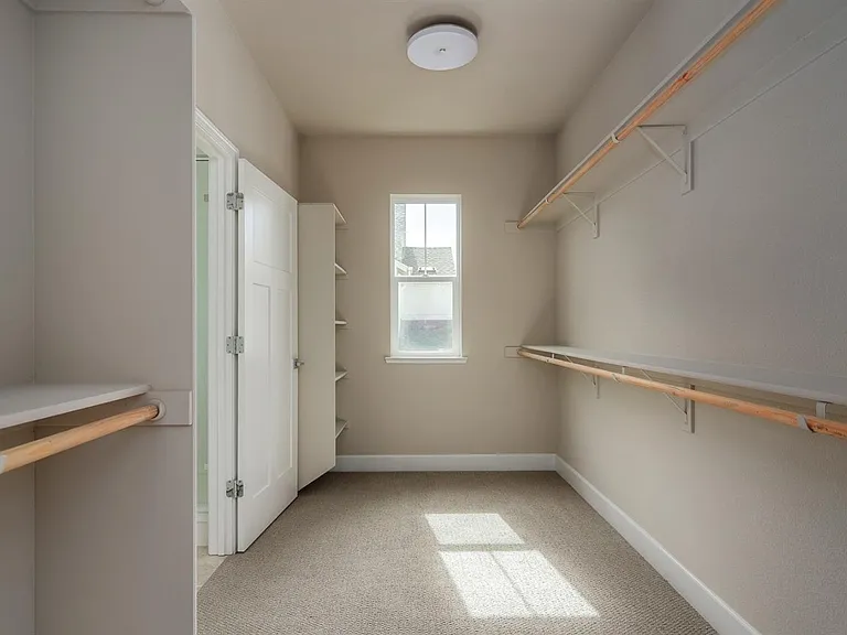 906 Woodbury Ln — Photo 7