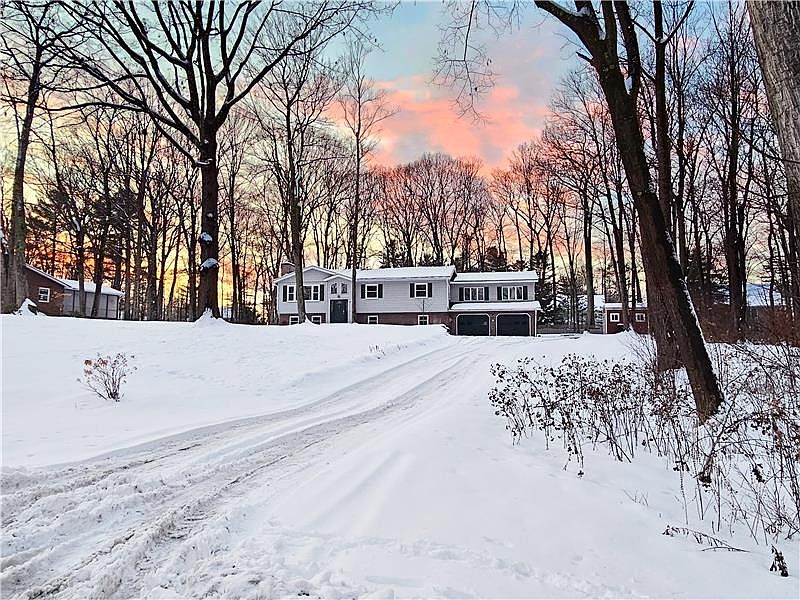 1st image of 19 Rustic Dr
