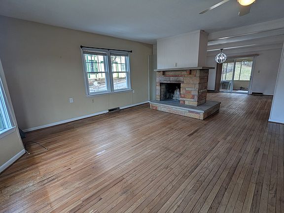 4th image of 129 Edgington Lane