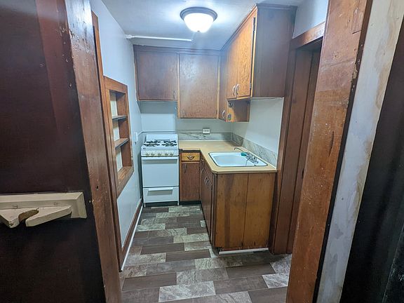 3rd image of 733 N H St #6