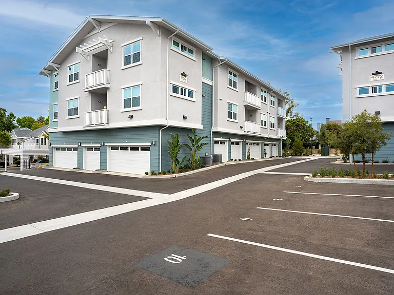 Colony Parc — Photo 24