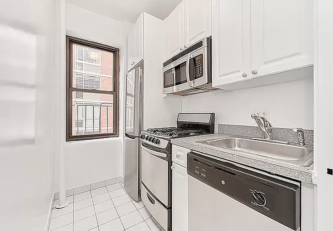 124 East 24th Street — Photo 4