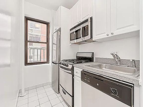 5th image of 124 E 24th St APT 1J