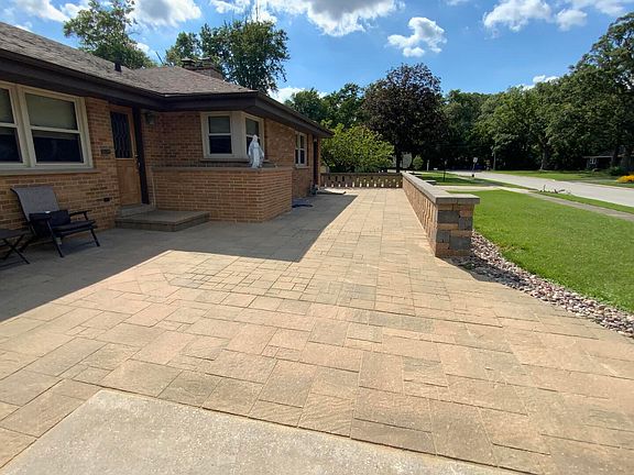 2nd image of 378 Oakwood Dr