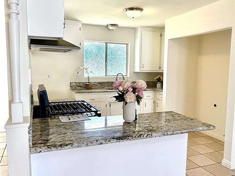 684 E Lee Pl — Photo 30