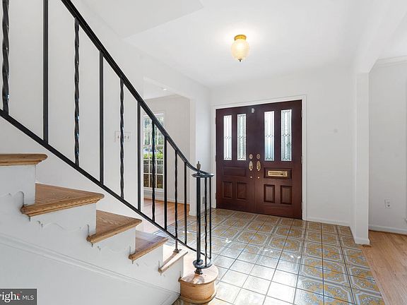 4th image of 1560 Forest Villa Ln