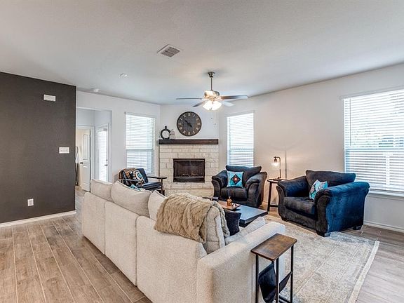 5th image of 617 Presidio St