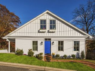 15 Locust Pl, Locust Valley, NY 11560