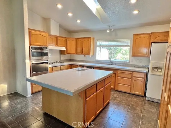 4040 Piedmont Dr Space 283, Highland, CA 92346