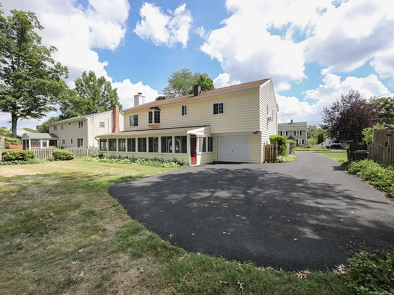 545 Maple Ave — Photo 20