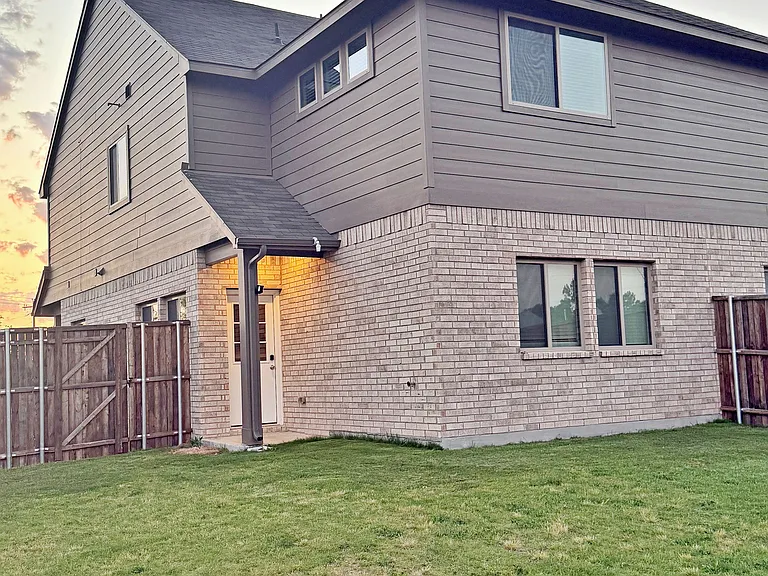 3236 Patrick St — Photo 37