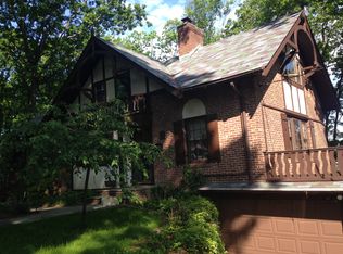 1 Twin Oak Dr, Staten Island, NY 10304