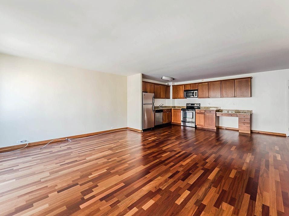 1st image of 418 W Oakdale Ave #303