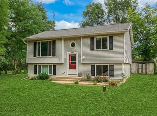 N2496 Tuskegee Dr, Burlington, WI 53105