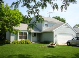 1050 Abbey Dr, Crystal Lake, IL 60014