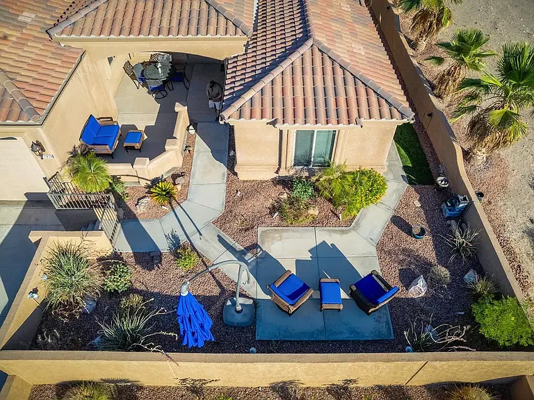 1820 Cabana Dr — Photo 4