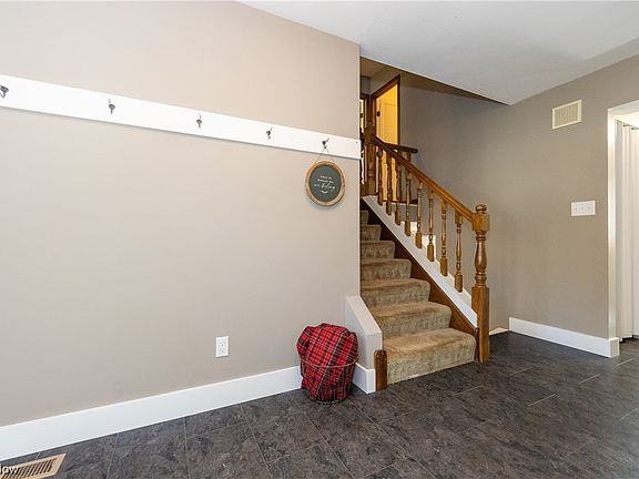 3rd image of 209 Parkview Dr