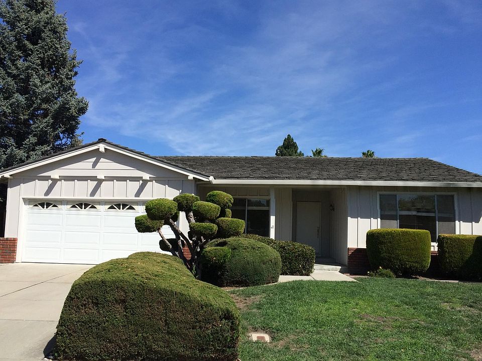 1st image of 636 Spruce Dr