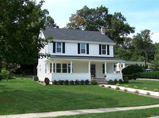 70 Mountain Ave, Bayville, NY 11709