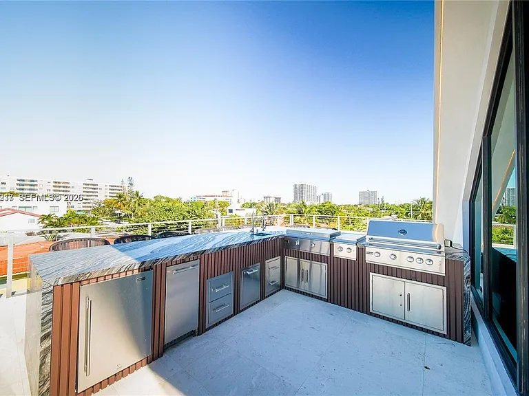 7520 W Treasure Dr — Photo 26