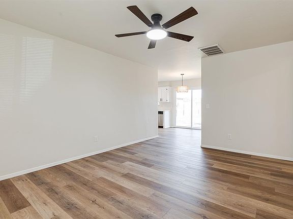 5th image of 824 Cedar Crest Dr