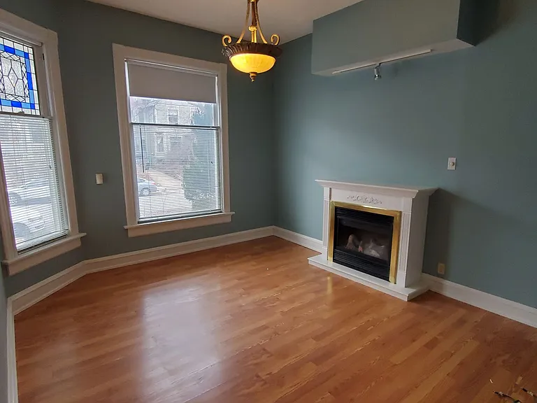 2054 N Cambridge Ave — Photo 3