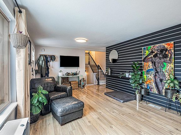 5th image of 957 E 8th Ave