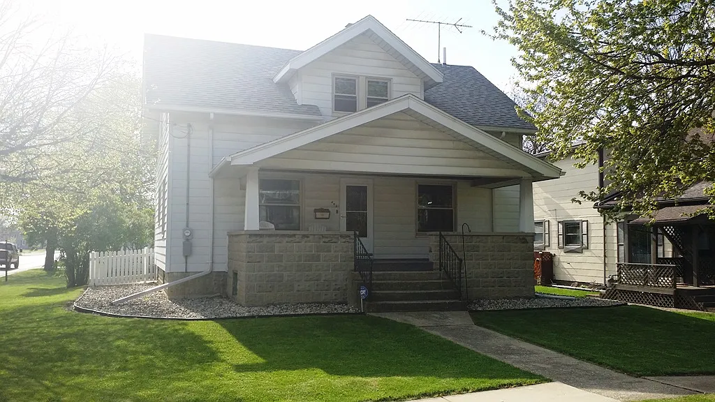 402 West St photo 1