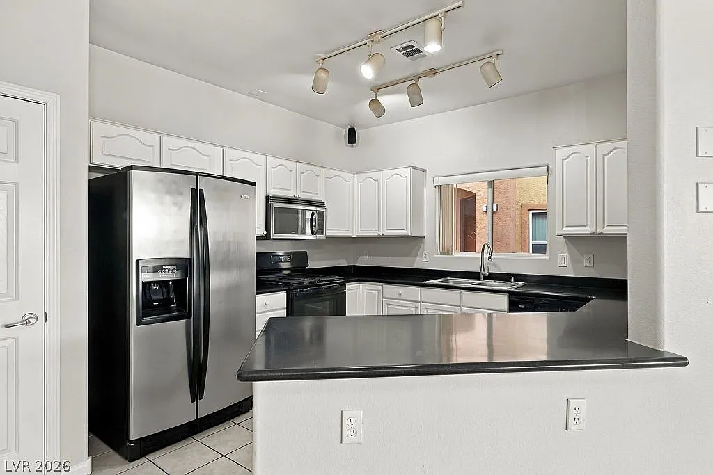 3 bed, 2.5 bath, 1389 sqft, $1,695 — Photo 4