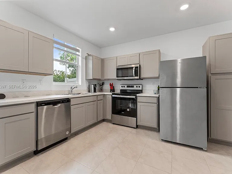 336 NW 8th Ct — Photo 10