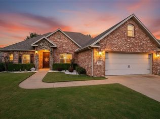 1041 Harvest St, Centerton, AR 72719