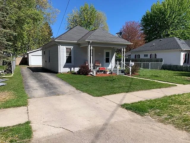 216 W Hosmer St photo 1