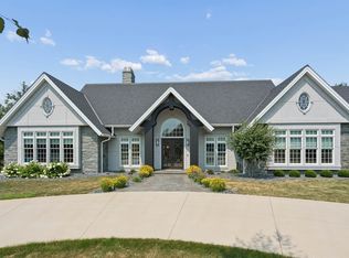 1202 Deer Creek Rdg, Dubuque, IA 52003