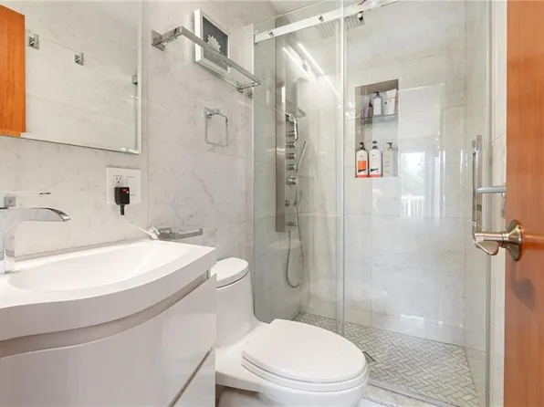 24 Cove Lane image 11 of 26