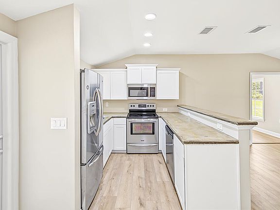 4th image of 35 Browning Ln
