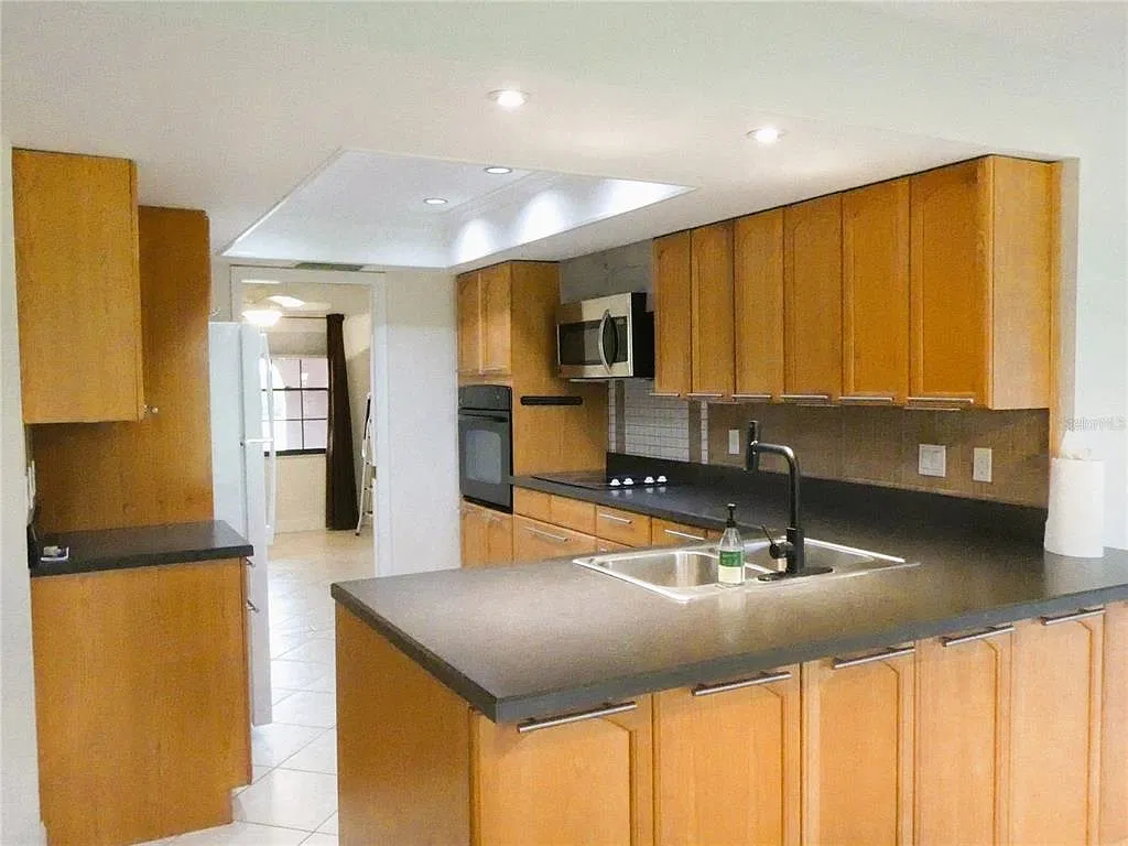 2 bed, 2.0 bath, 1777 sqft, $1,995 — Photo 3