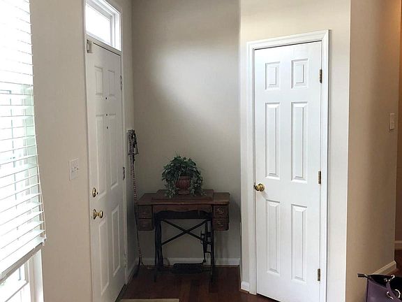 5th image of 426 Pearlbush Sq NE
