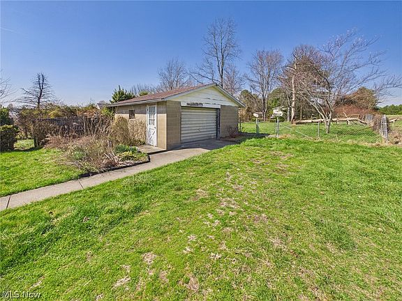 4th image of 834 Lake Washington Rd