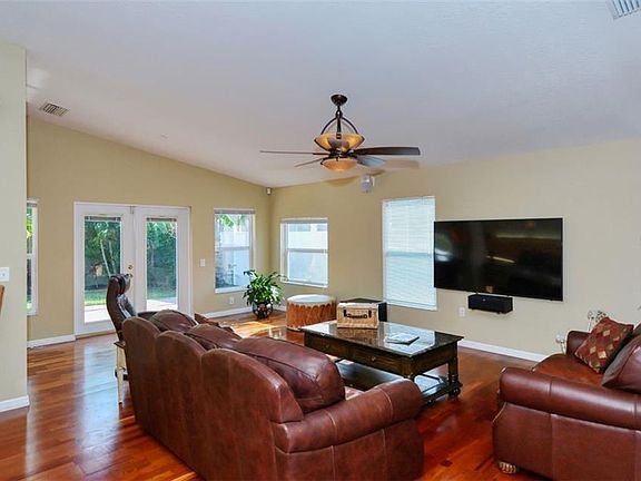 5th image of 3930 Hidden Glen Dr