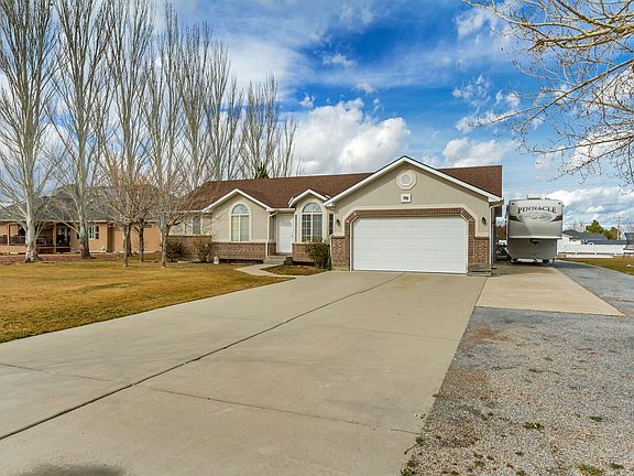 3rd image of 791 E Saddle Rd