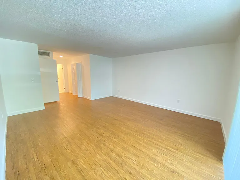 701 SW 75th St #101 — Photo 16