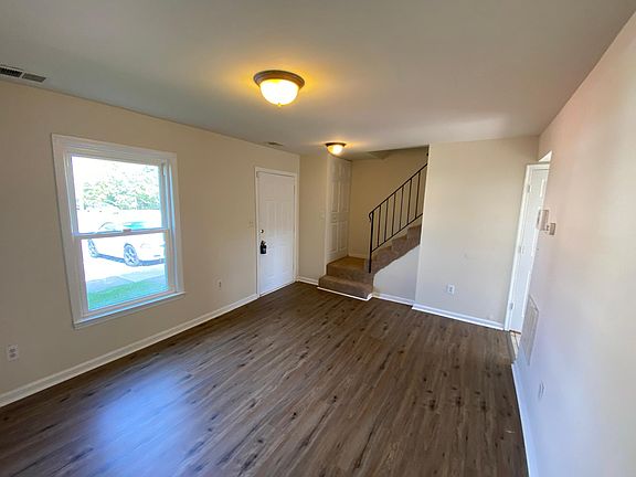 5th image of 102 Hickok Cir