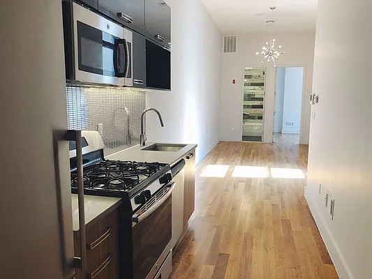 Rented by Manhattan Management LLC | media 25