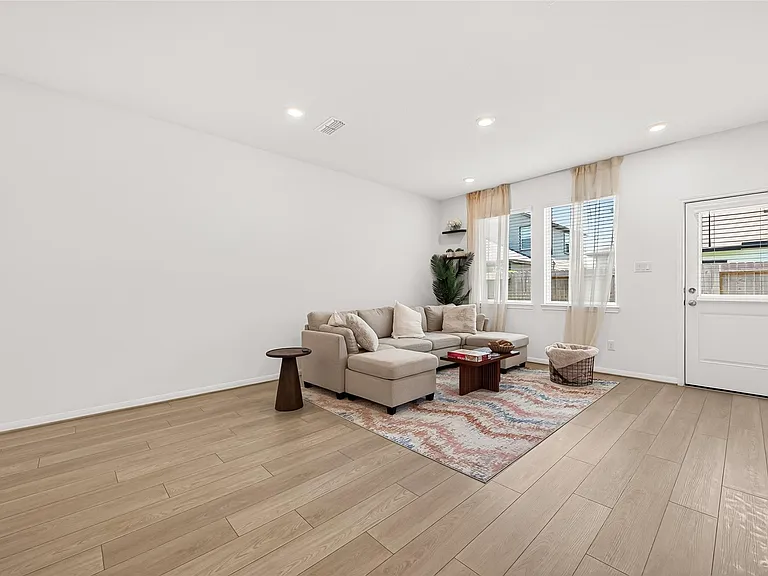 2711 Misty Meadow Ln — Photo 6