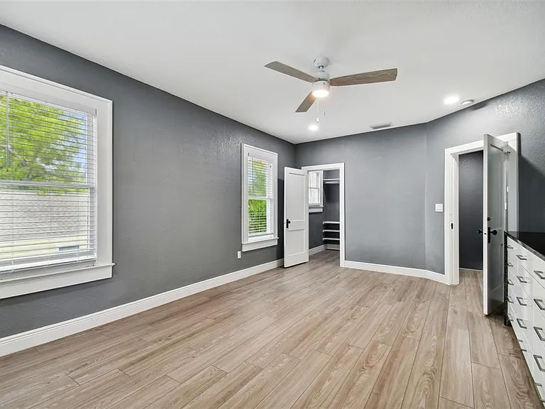 6810 N Navin Ave — Photo 32